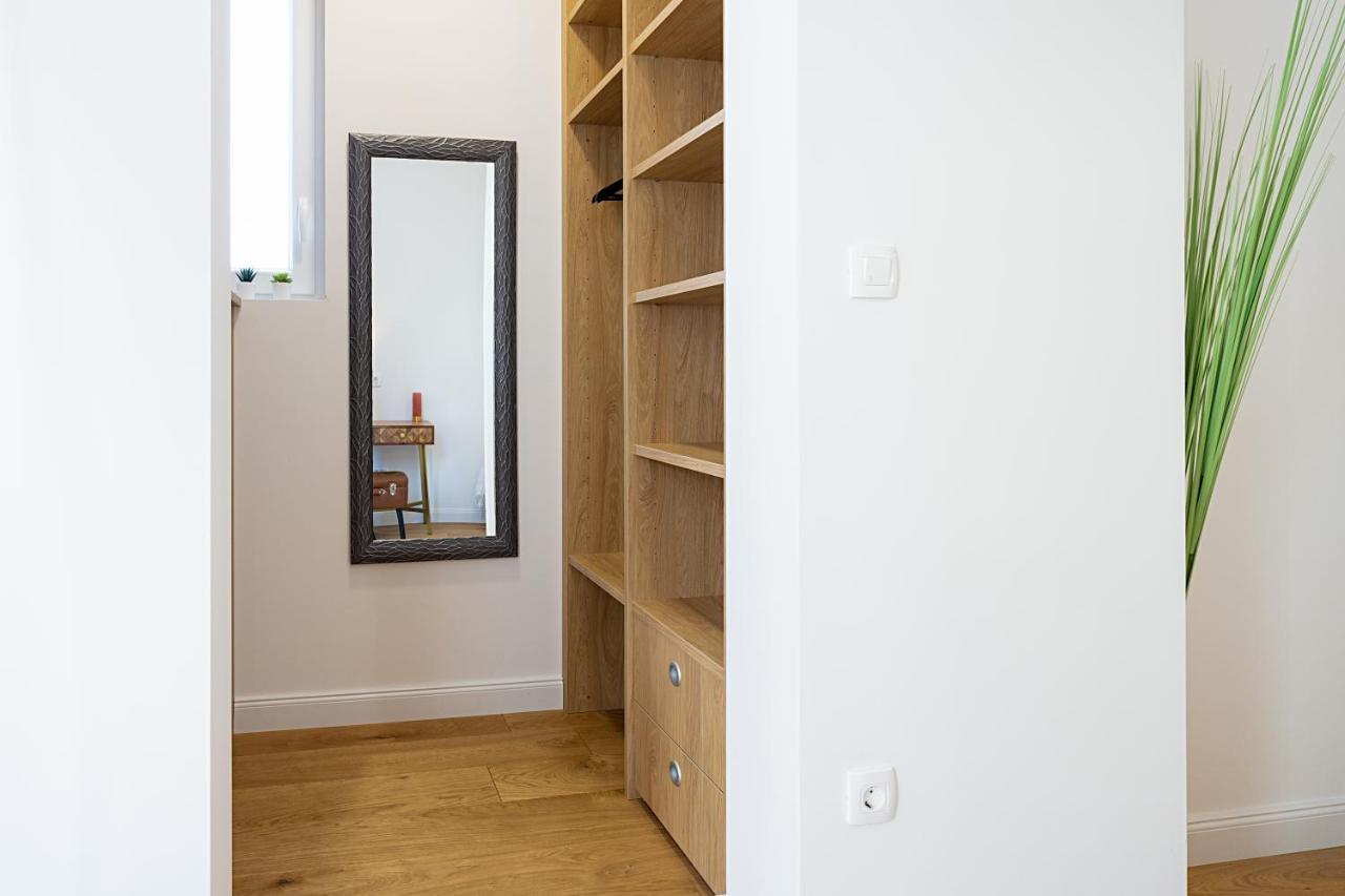 Aurelia Apartment