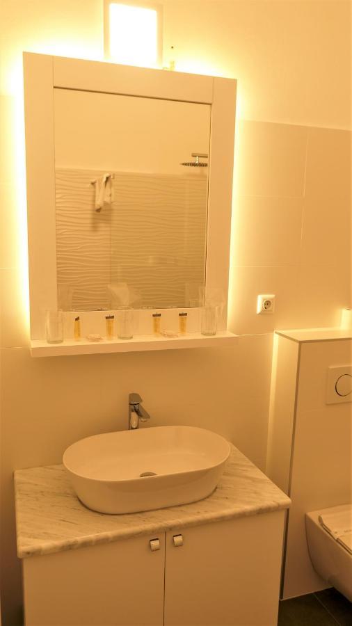Consul Hotel