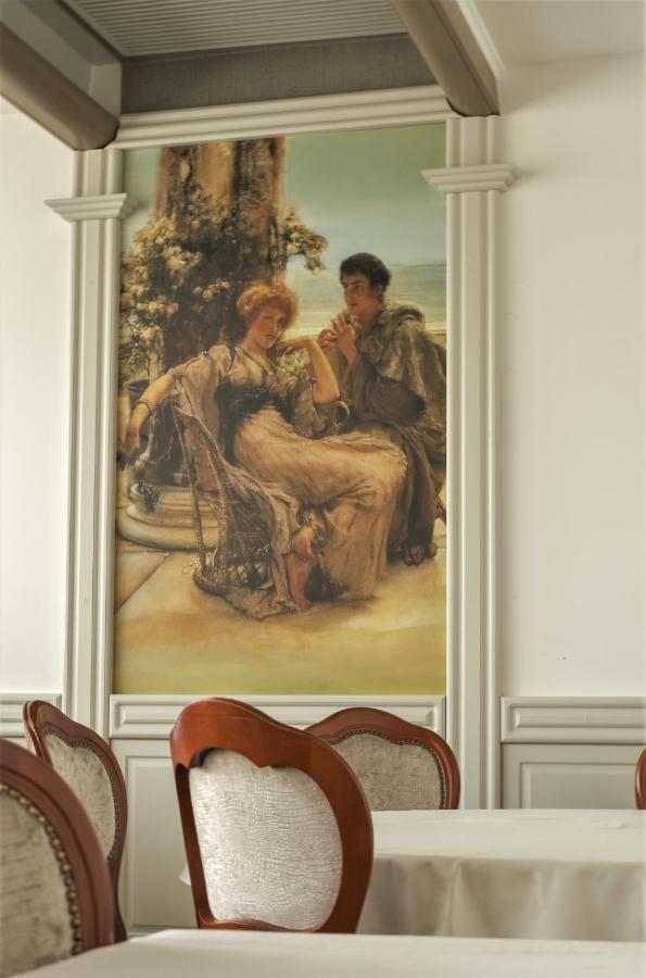 Consul Hotel