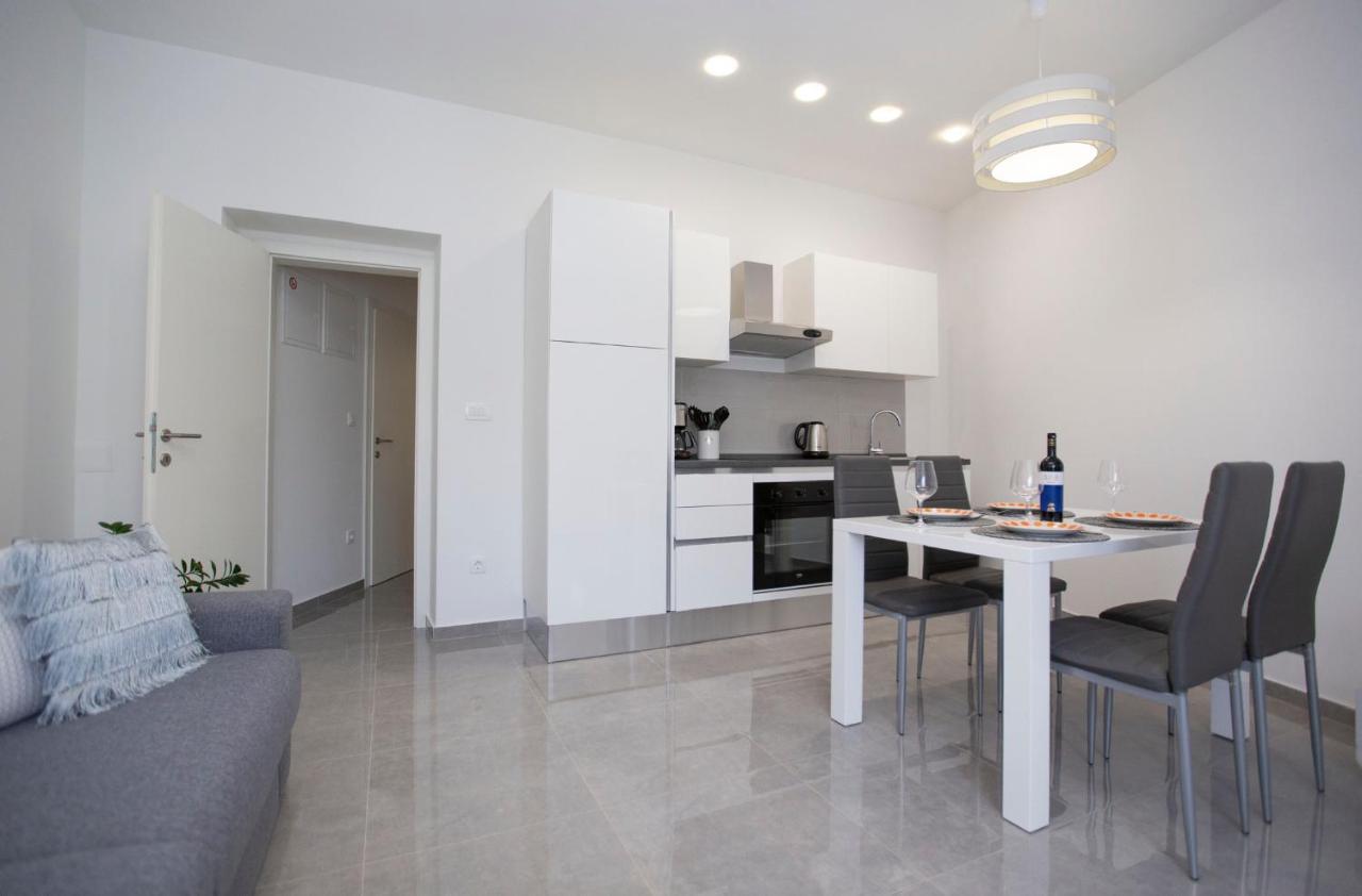 Apartment Triple A Split