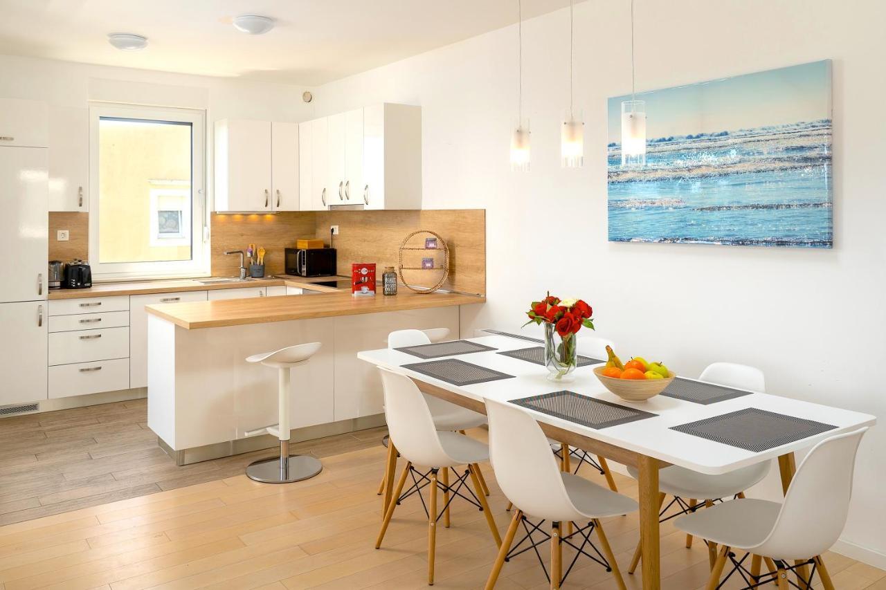 Luxury Bella Vista Holidays @ Kasuni Beach Apartment Split