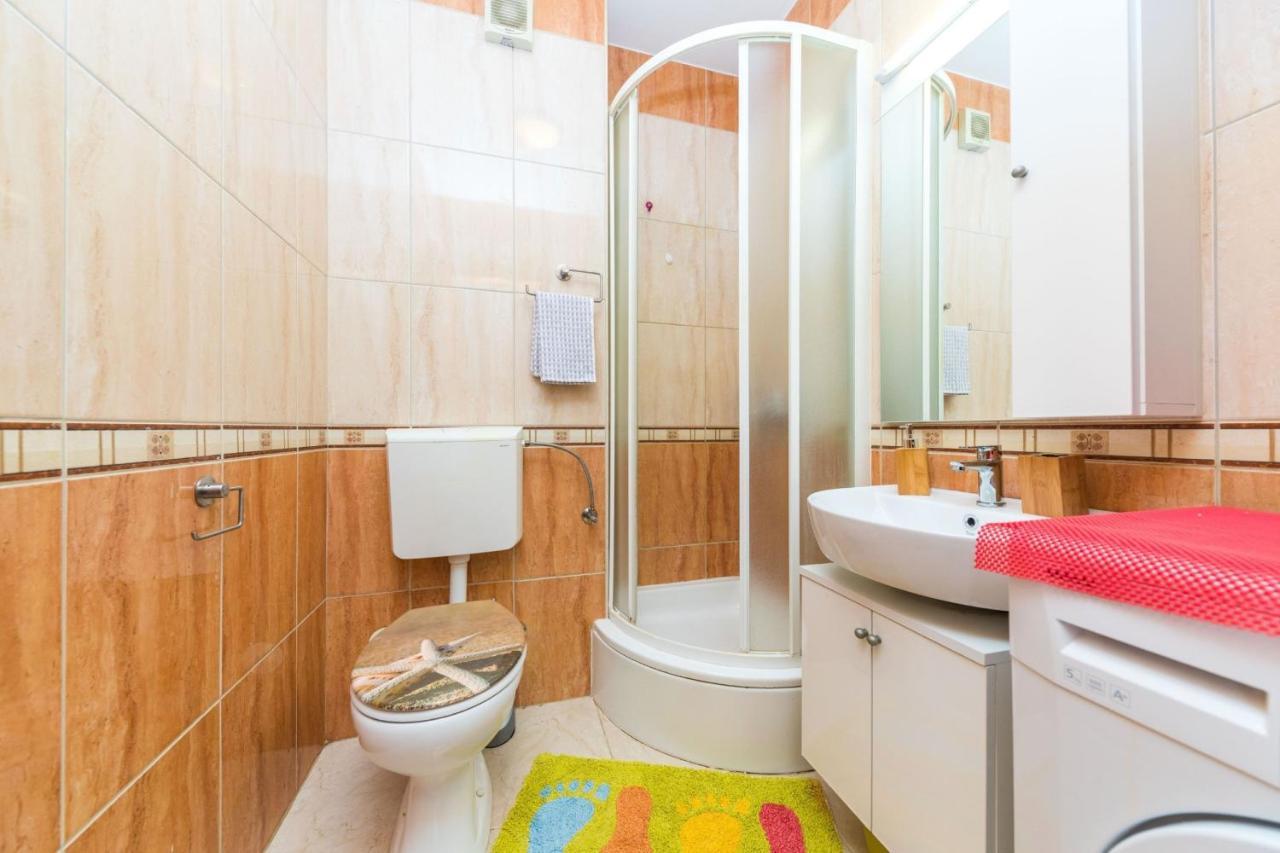 Close To Znjan Beach Spacious Studio With Balcony Apartment Split