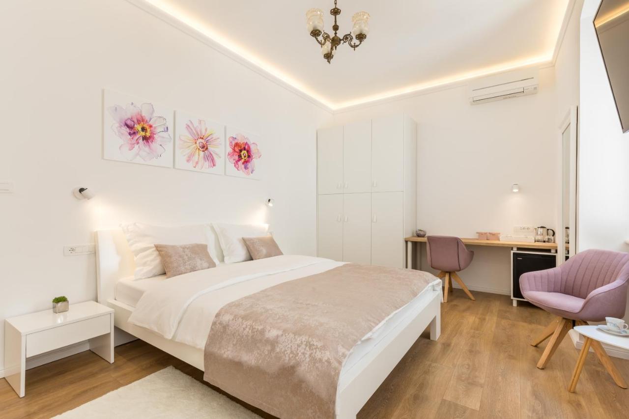 Guest house Luxury In The Center Of - Maniva 4*