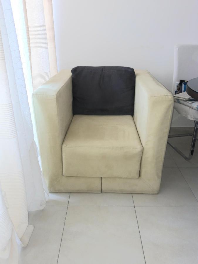 Apartment Small Pearl Split