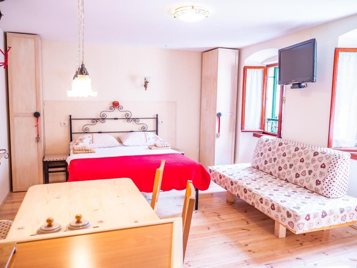 And Mauro Apartment Split