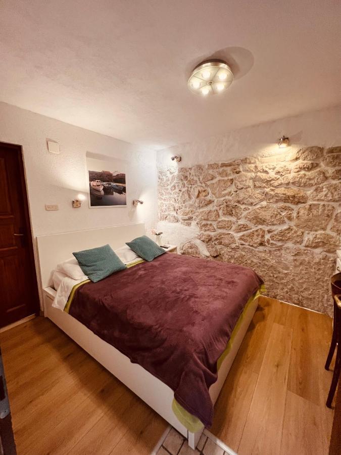 Guest house F