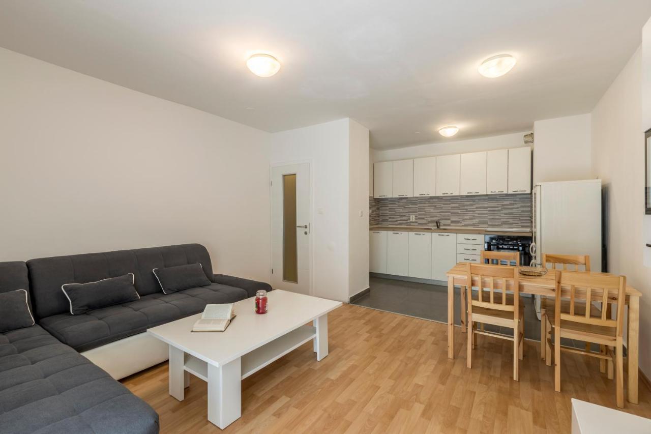 Pujanke - Large 3 Bedroom Appartement