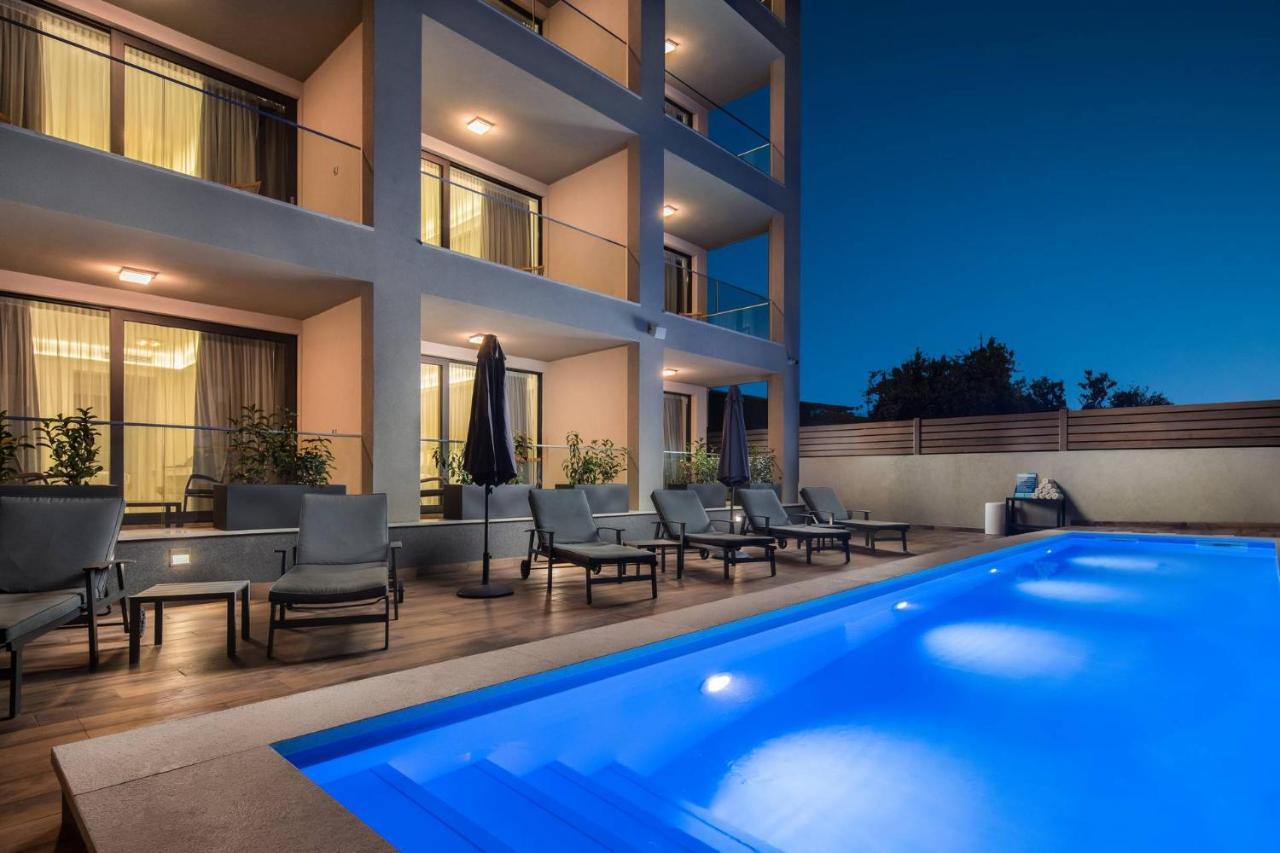Ellure Luxury Split