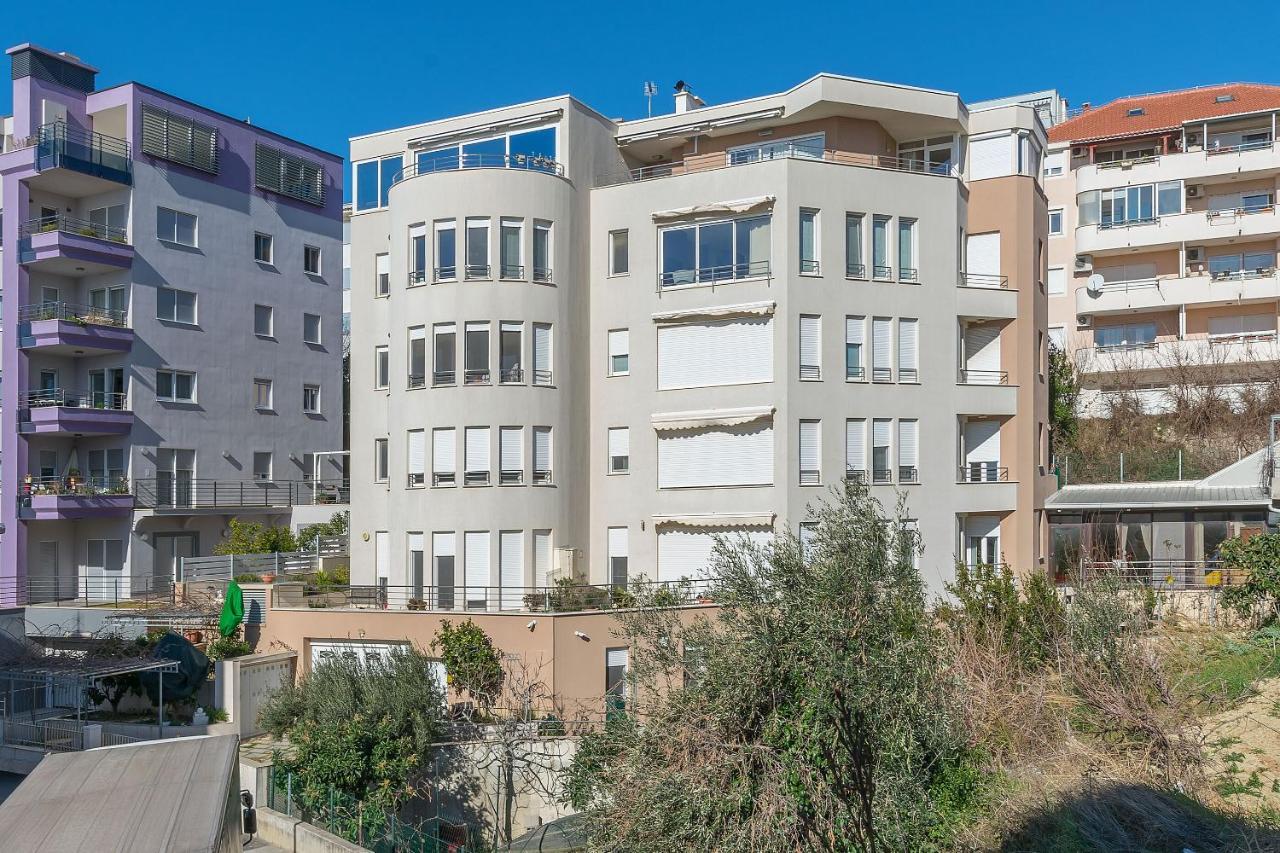 Apartment And Excelsior *