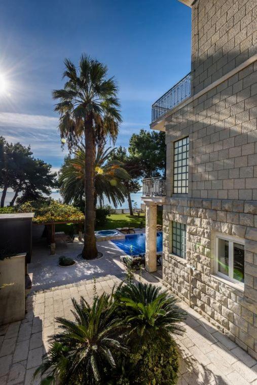 Villa Castello Split: Luxury Seafront With Private Pool And *