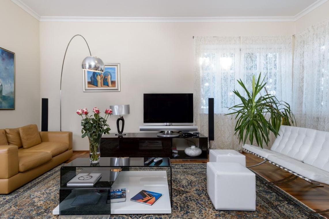 Villa Castello Split: Luxury Seafront With Private Pool And