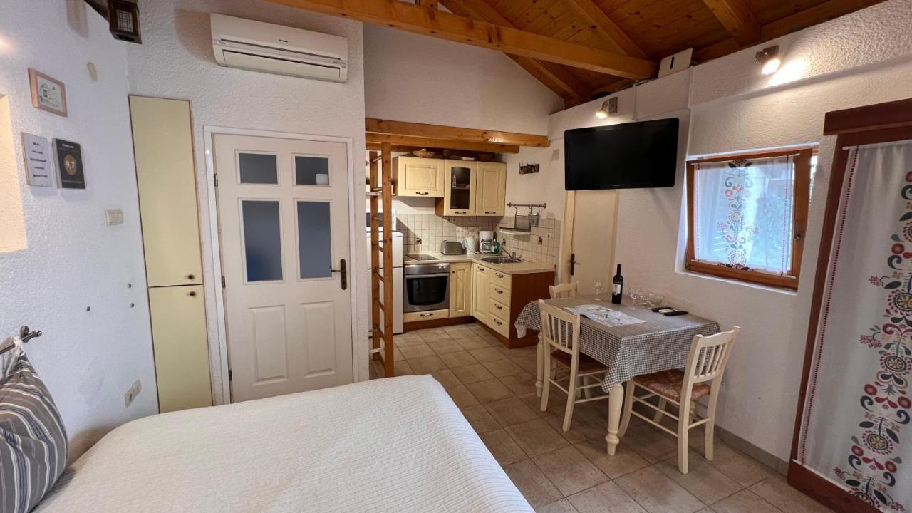Guest house F