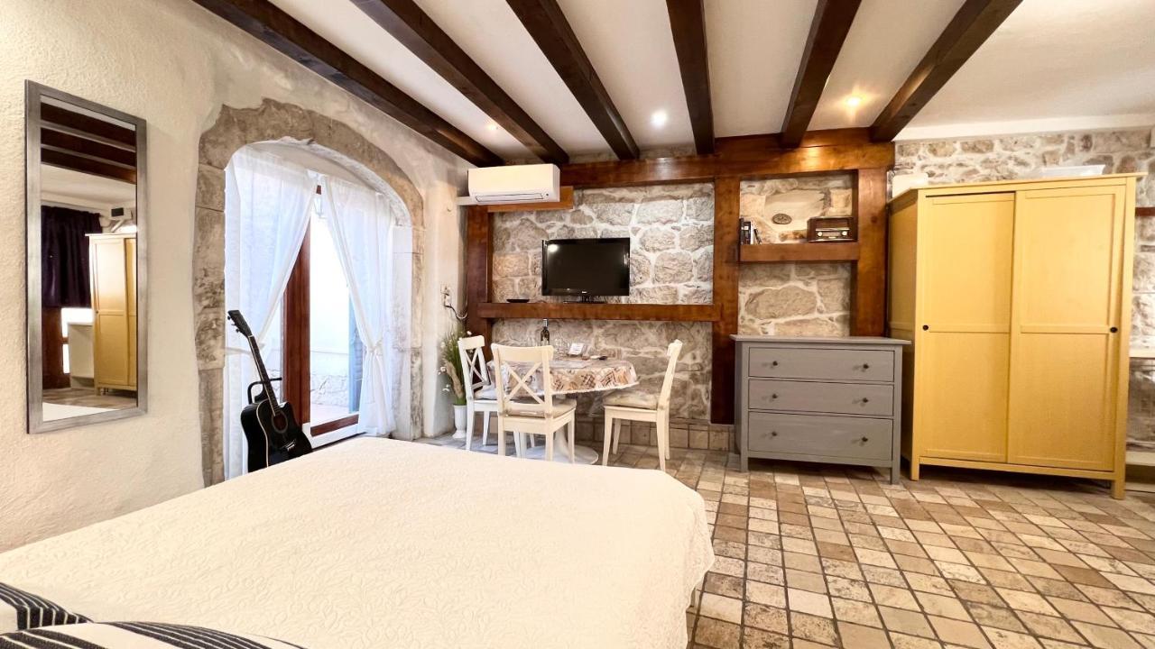 Guest house F Split