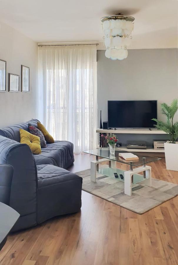 Stadium Apartment Split