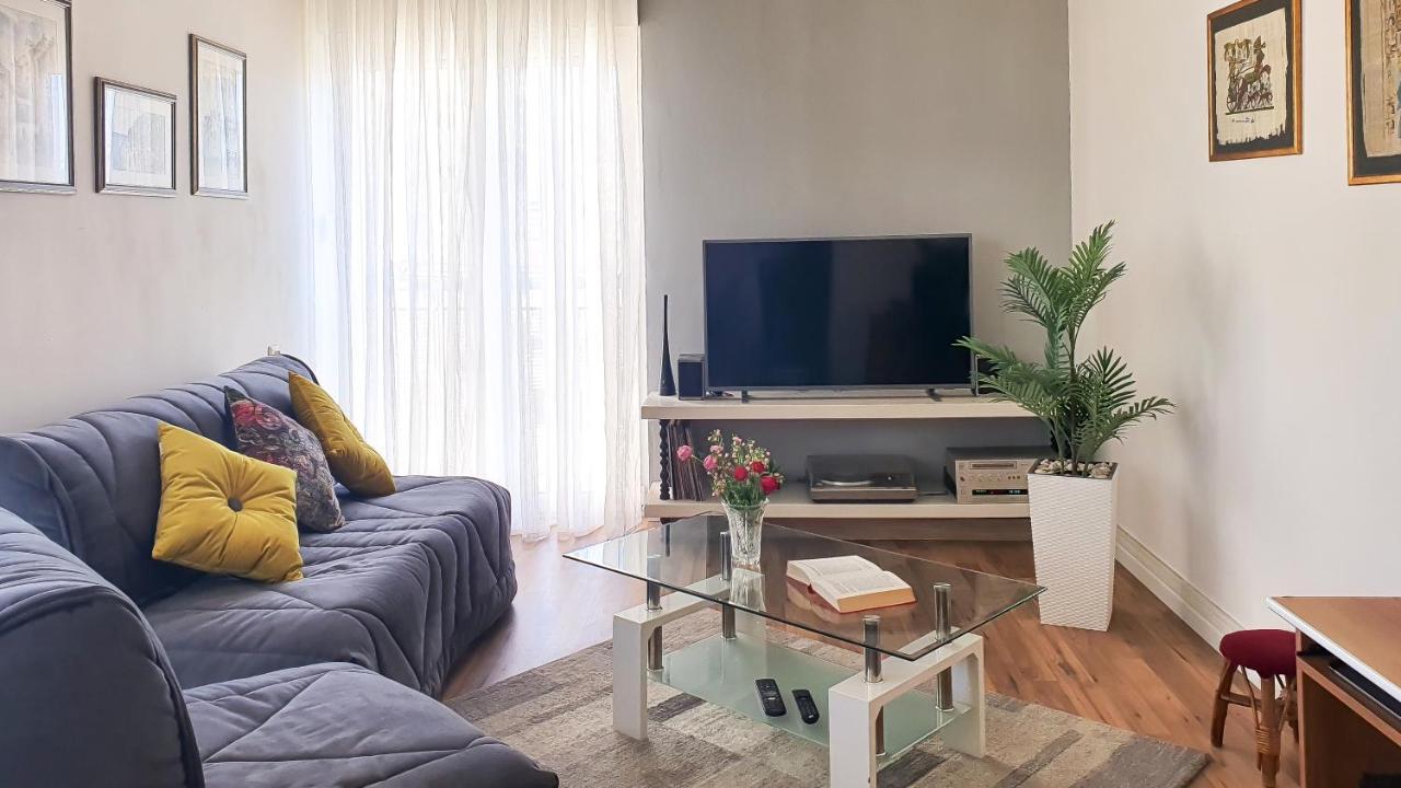 Apartment Stadium