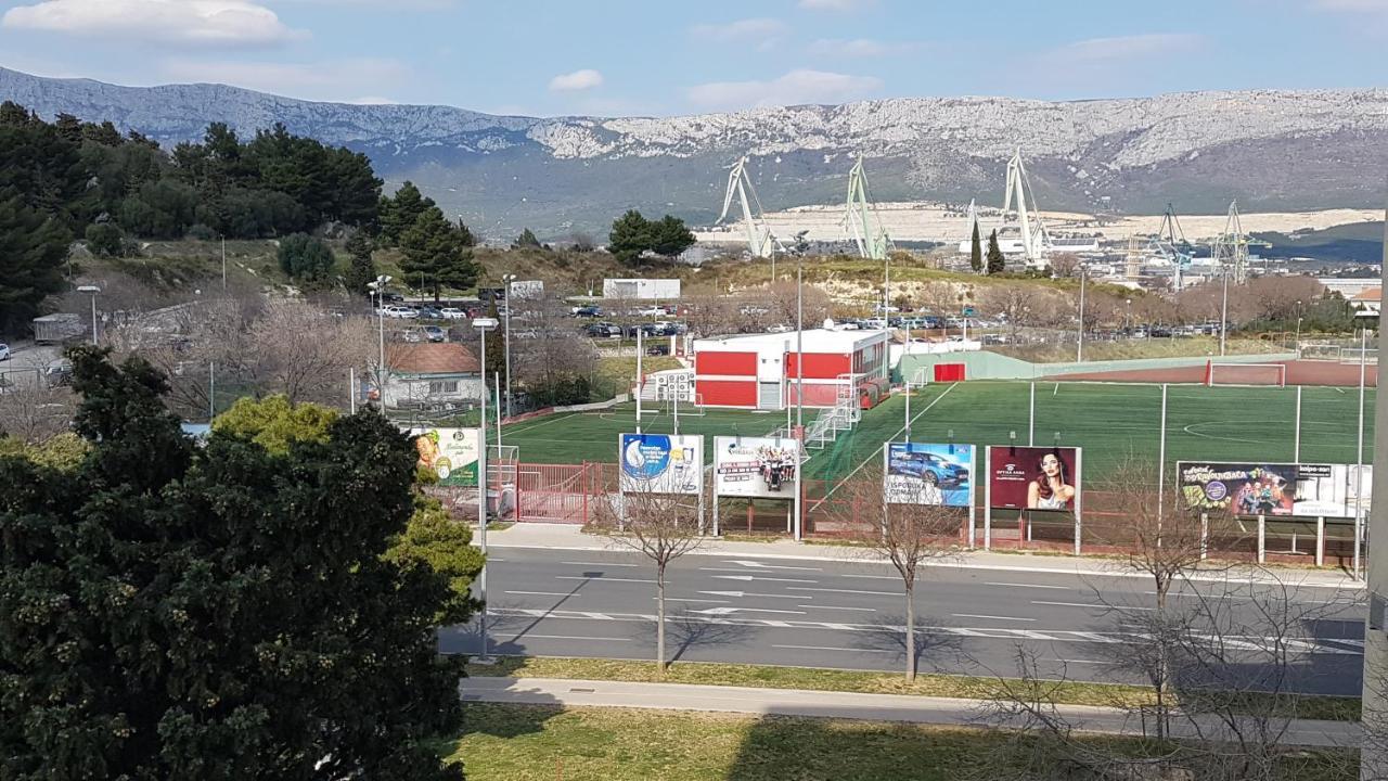 Apartment Stadium