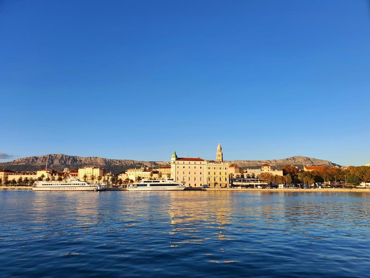 Stadium * Split