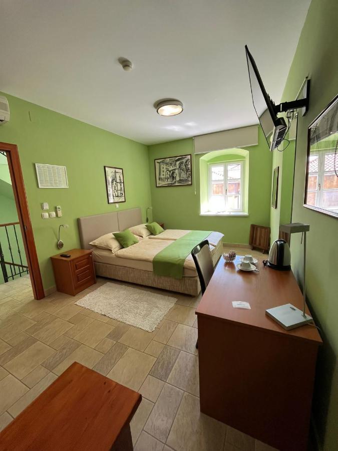 Toni Palace Gasthof Split
