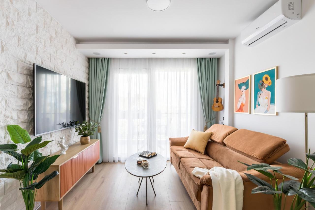 Exquisite Couples Delight With Free Bikes & Parking Apartamento Split