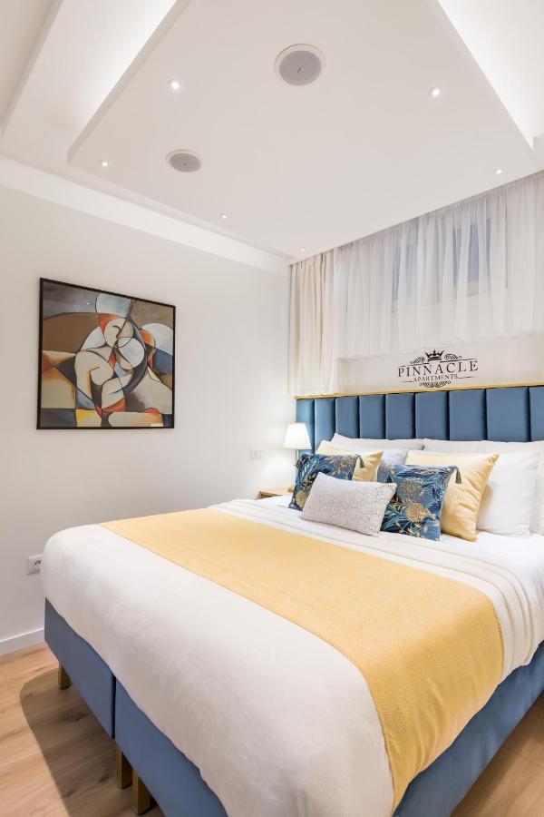 Exquisite Couples Delight With Free Bikes & Parking