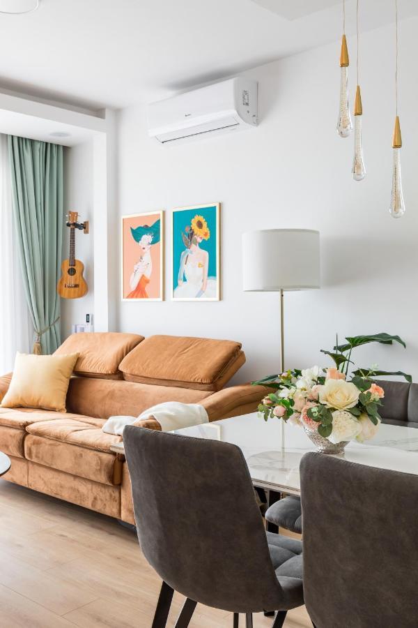 Exquisite Couples Delight With Free Bikes & Parking Apartamento Split