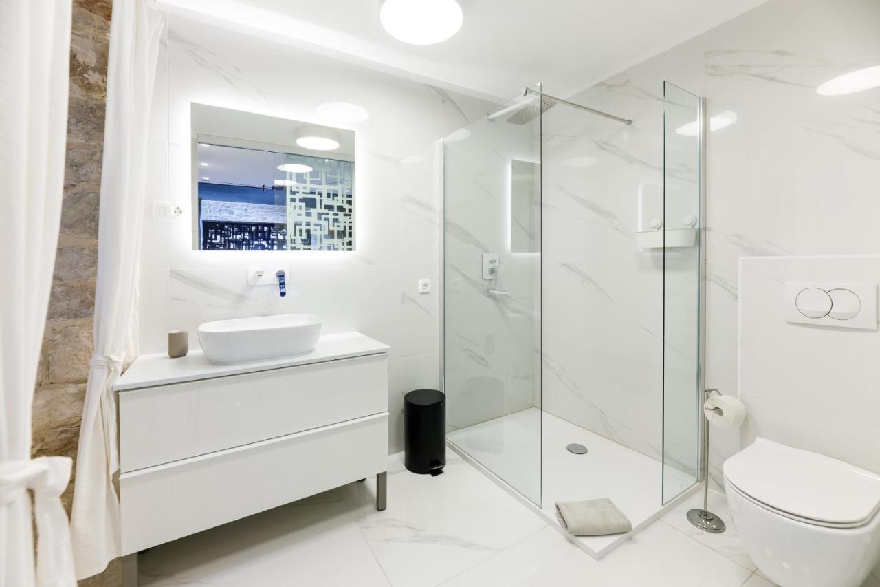 Palace Luxury Apartment *