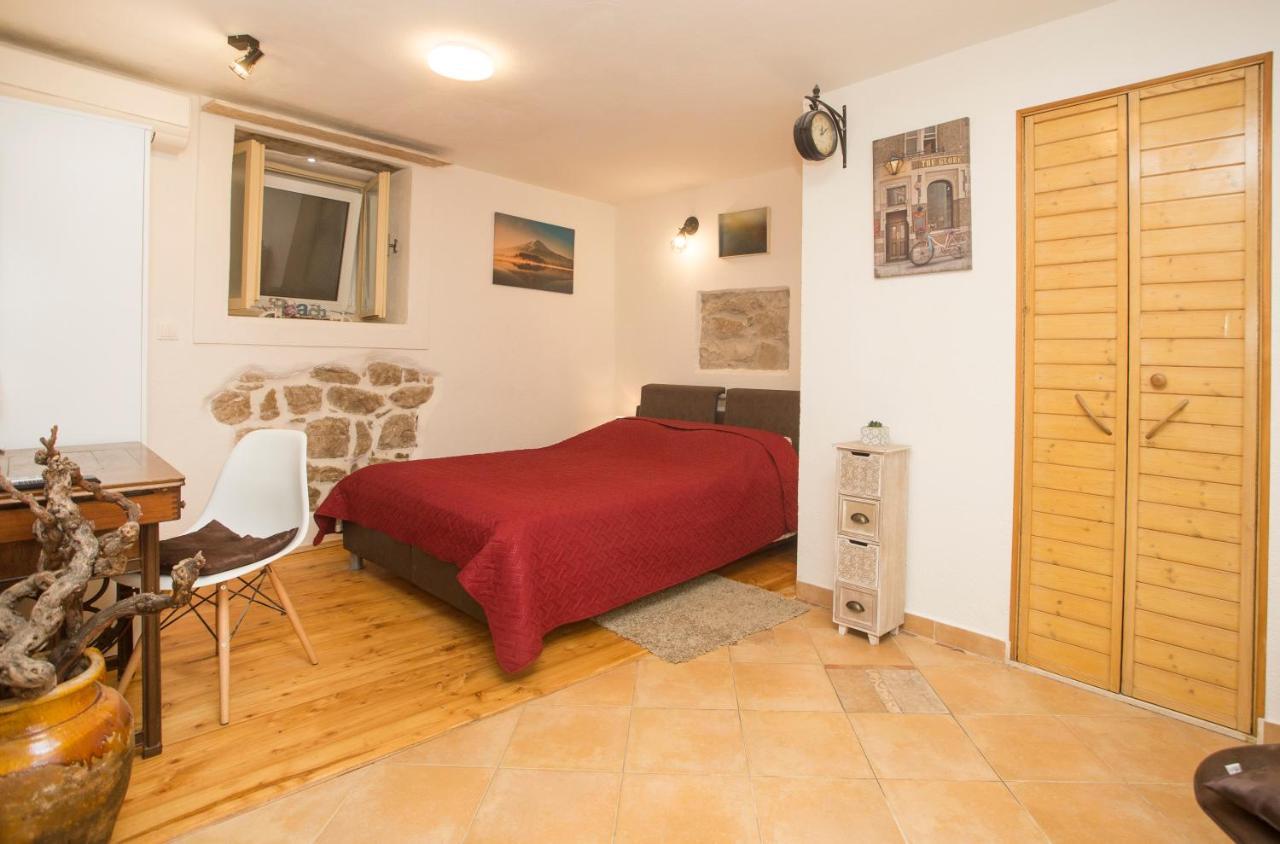 Natalia Old Town Apartman *