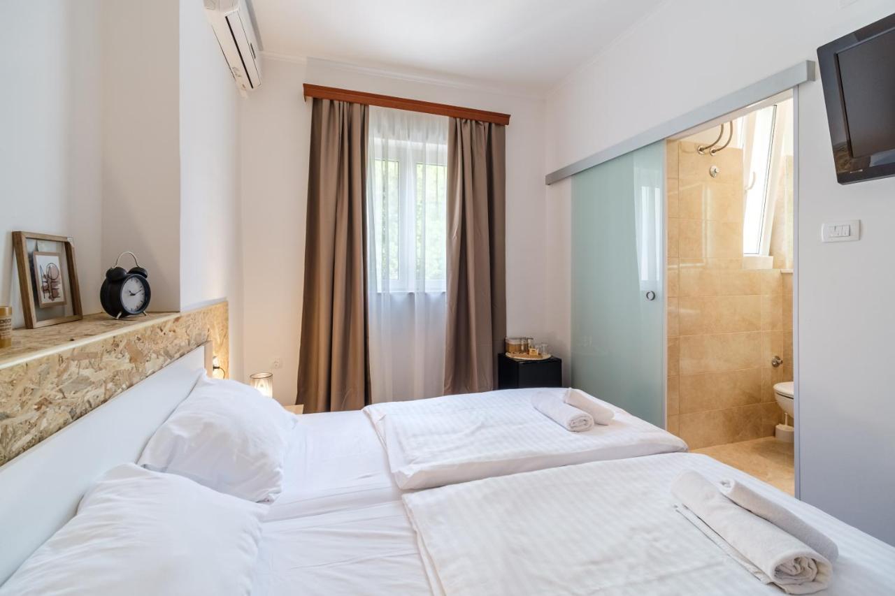 In Meta Mate Hotel