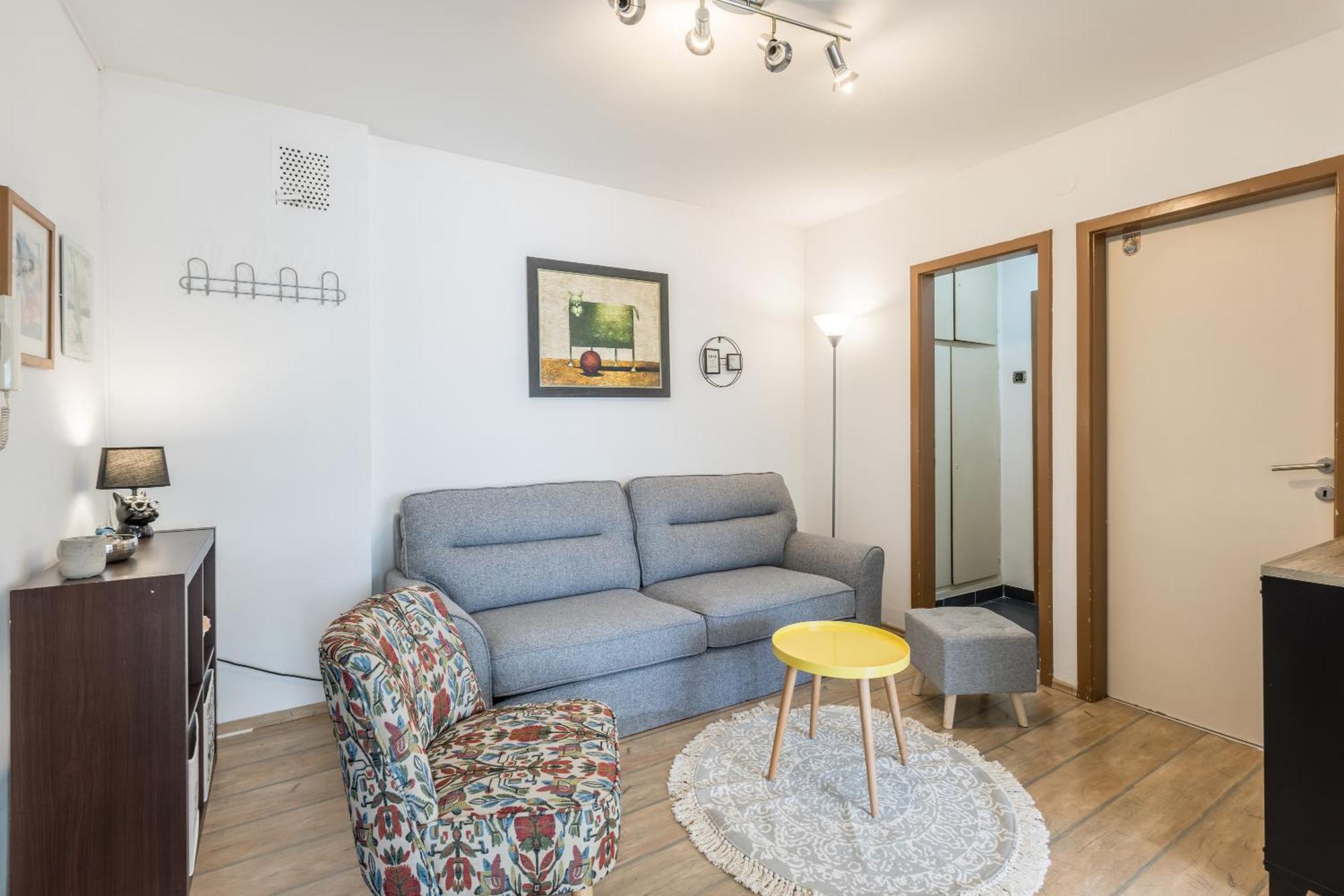 Sunny Apartment *