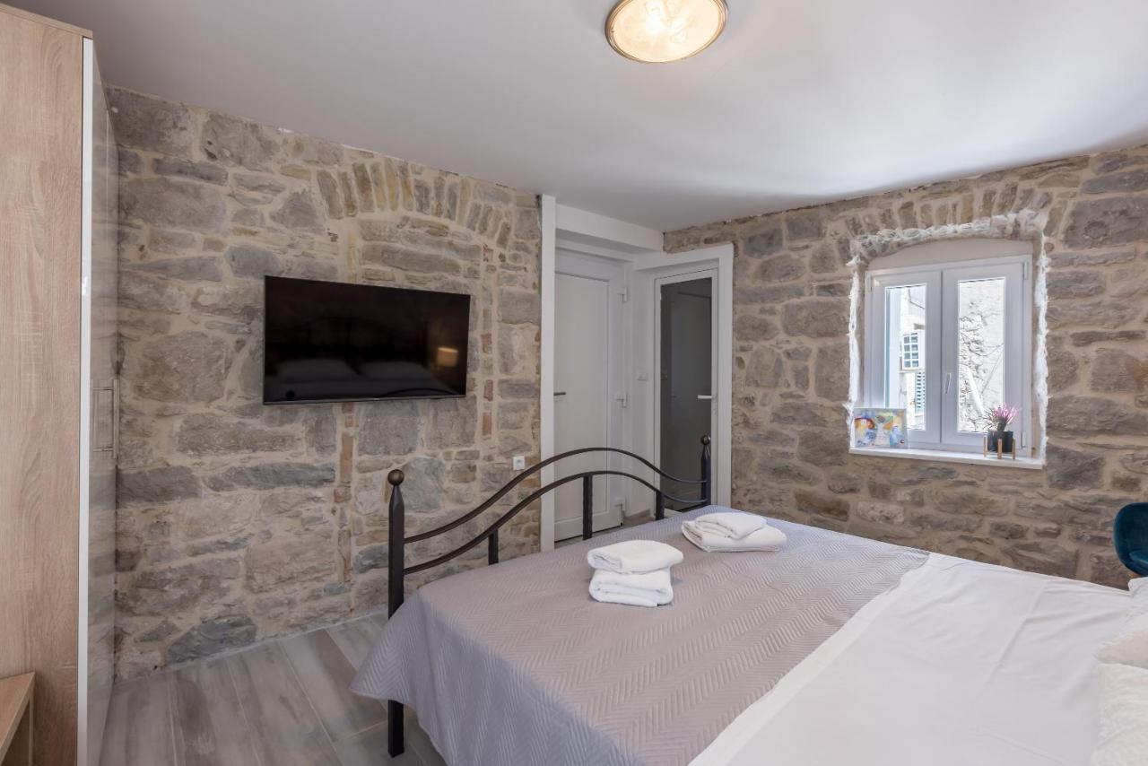 Luxury A&a-old Town Apartment Split