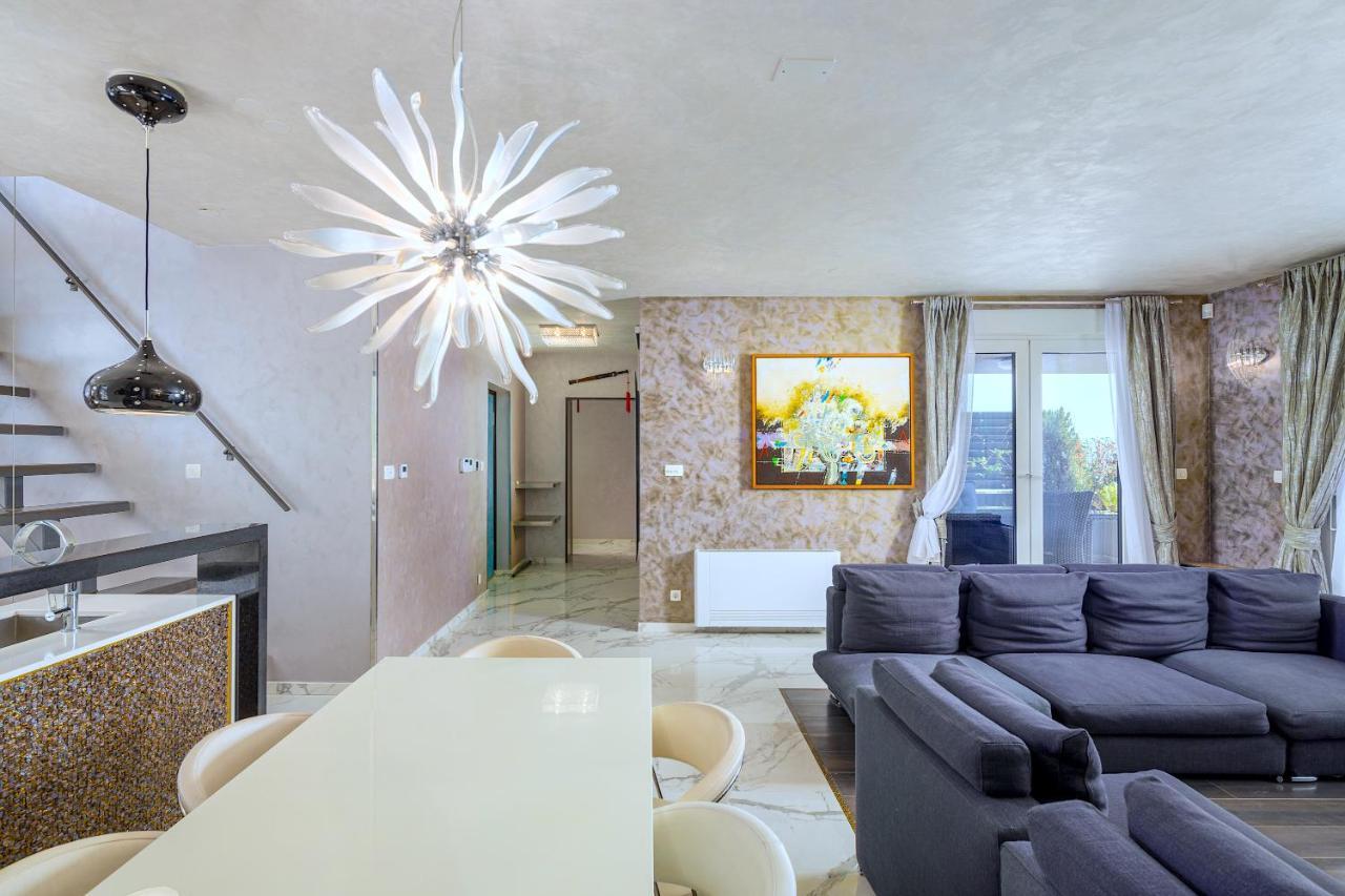 Luxury Bella Vista Holidays @ Kasuni Beach * Split