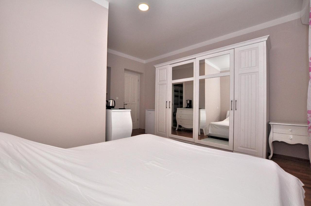 Apartment Bedroom With Bathroom Shower Split