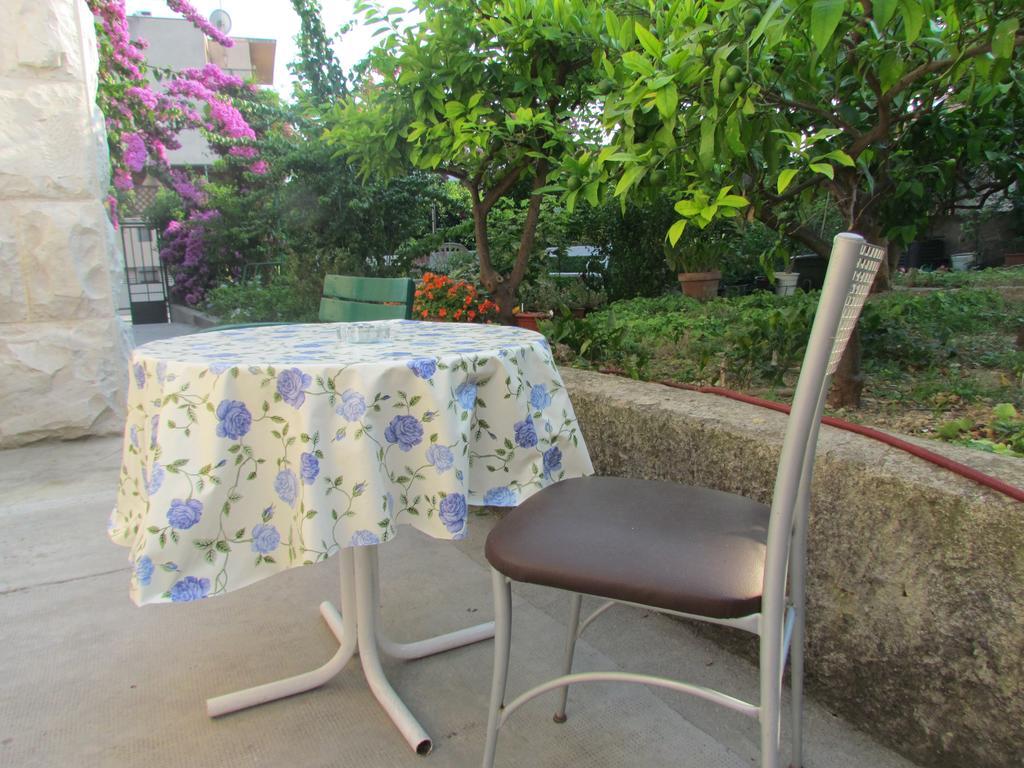 Mary Apartment Split