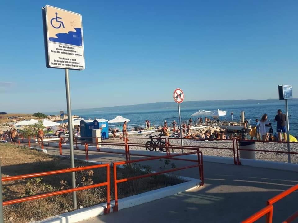 Amber S Podzemnom Garazom *
