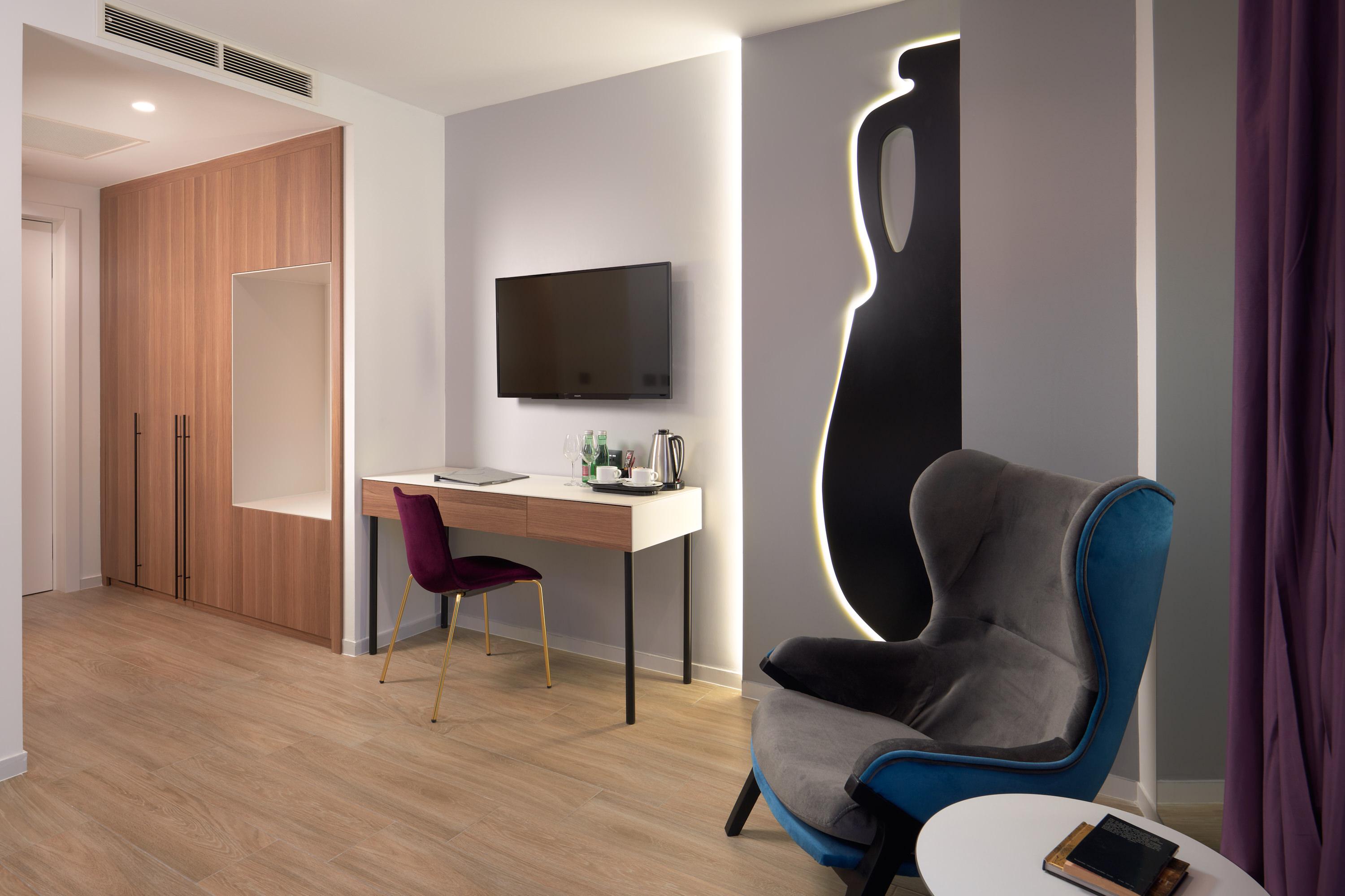 Amphora Hotel 4*