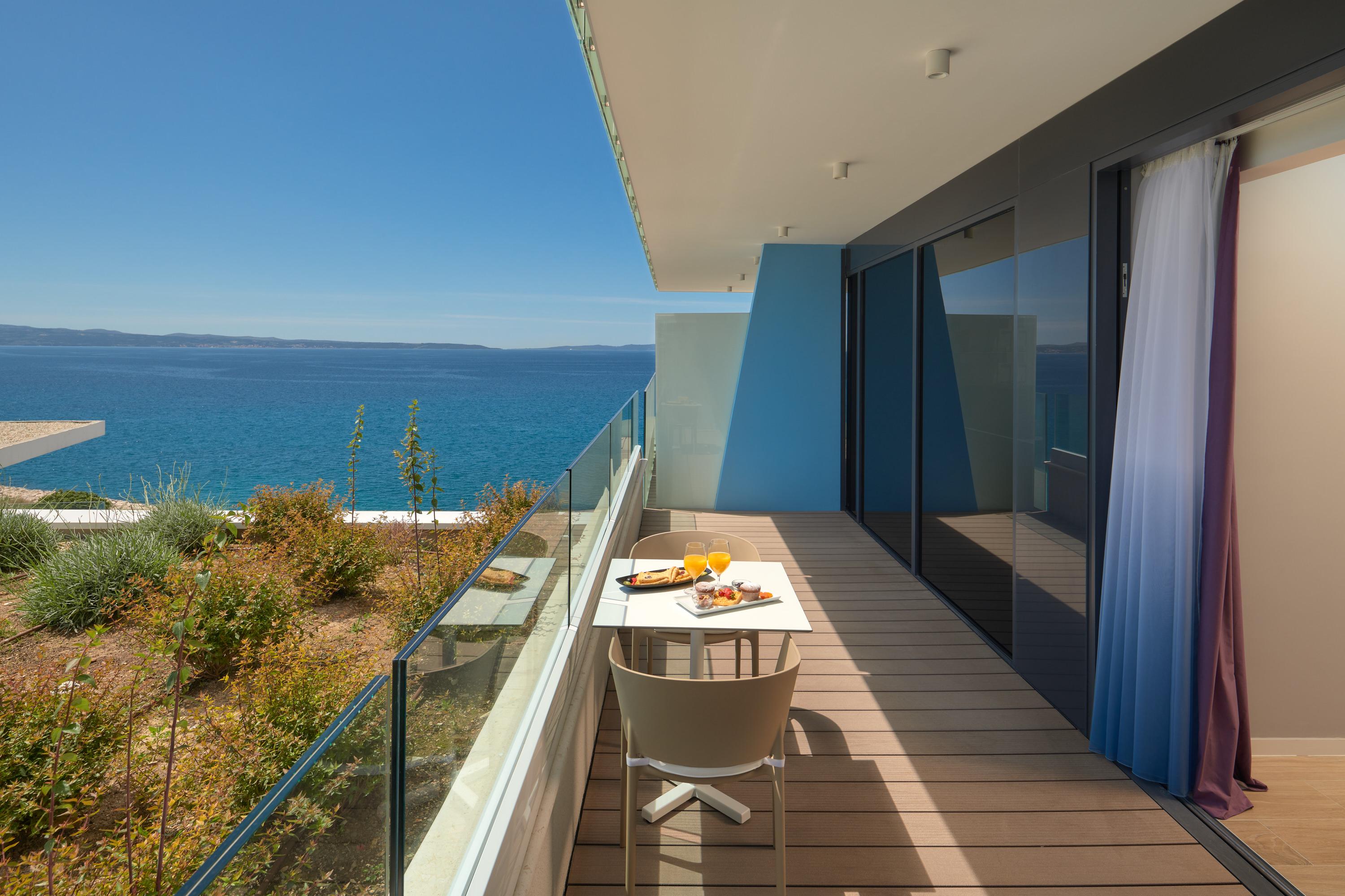 Amphora Hotel 4*