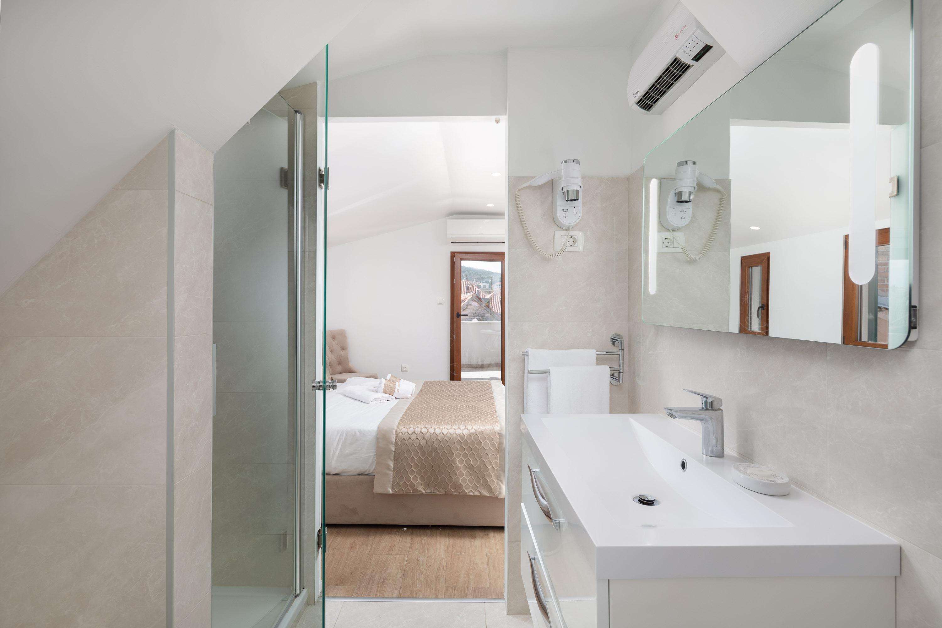 Acomodação com café da manhã  Le Premier Luxury 4*