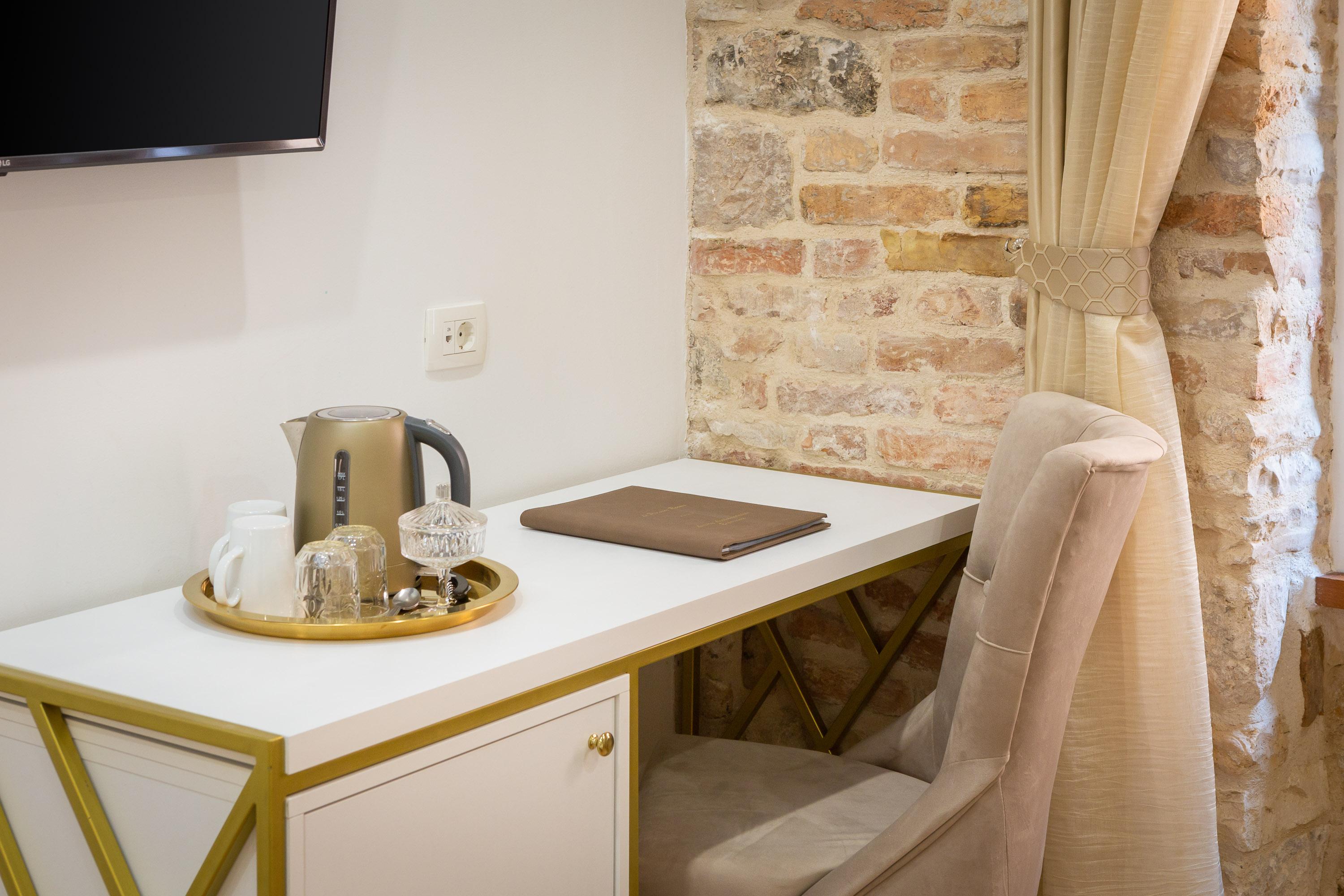 Le Premier Luxury 4*