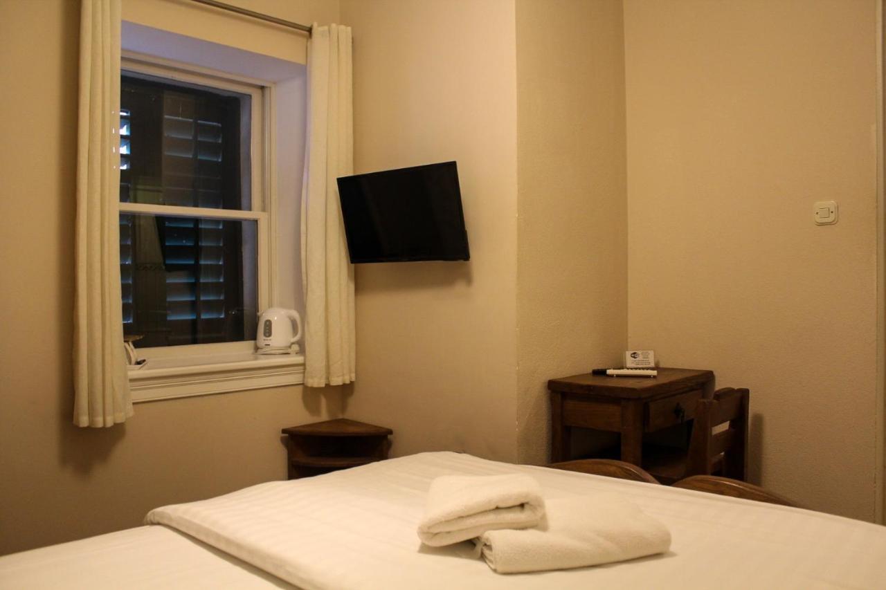 Varos Guest house