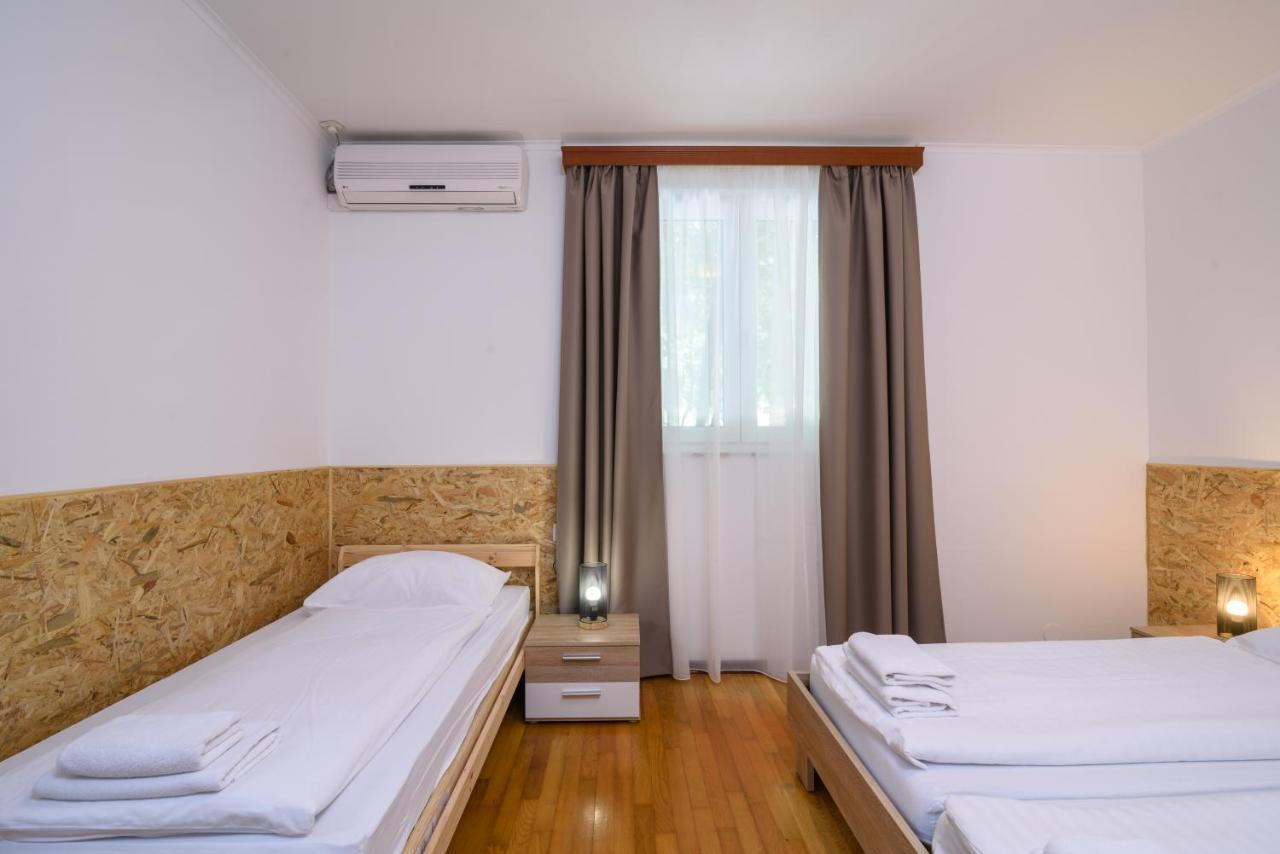 In Meta Mate Hotel