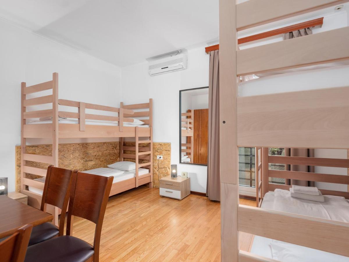 In Meta Mate Hotel