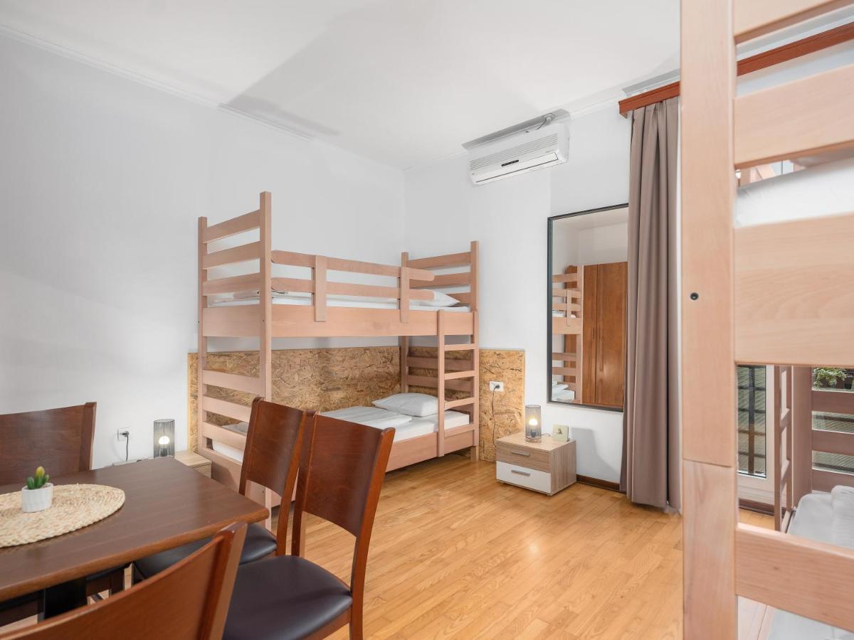 Hotel In Meta Mate Split