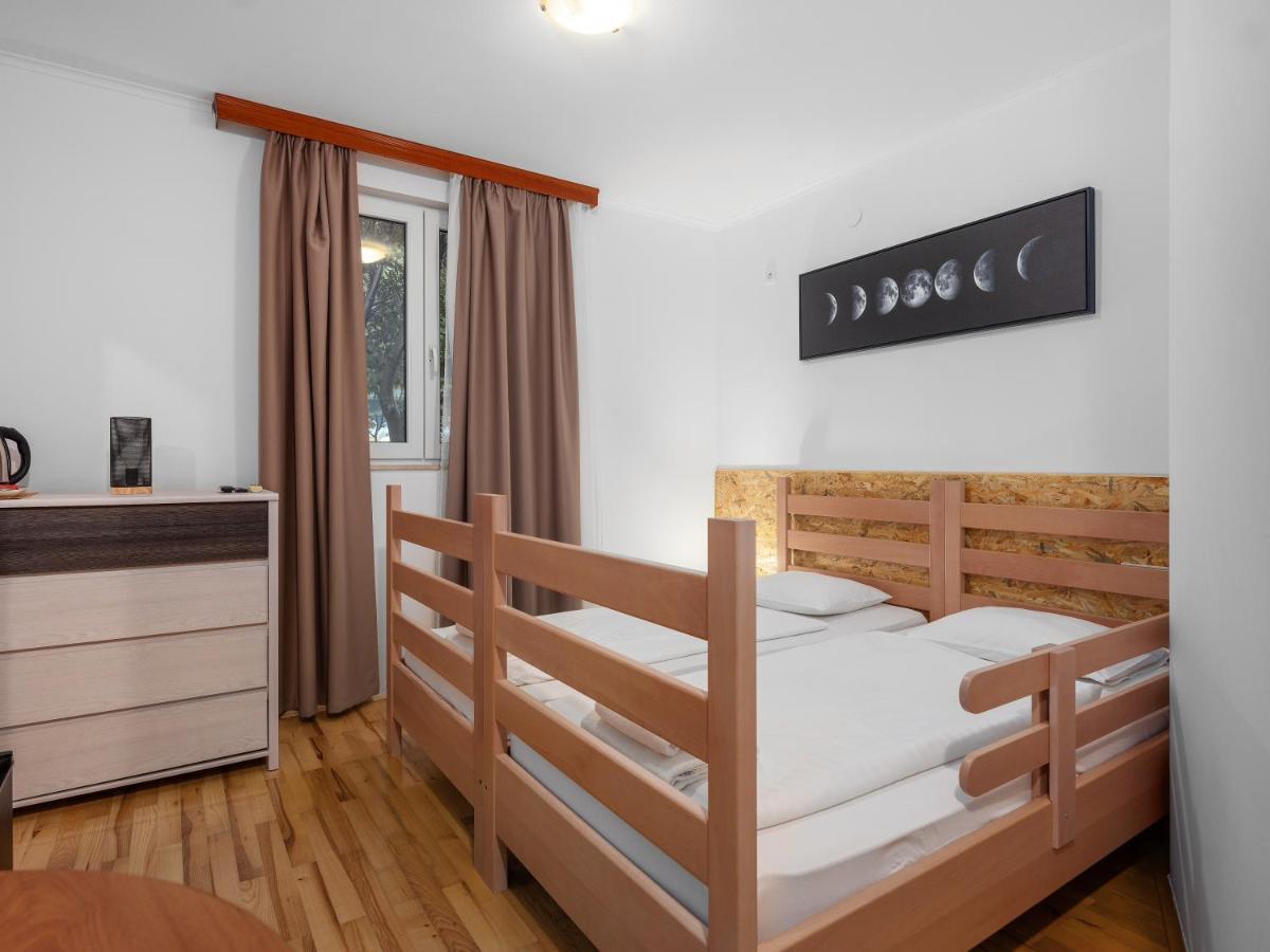 In Meta Mate Hotel