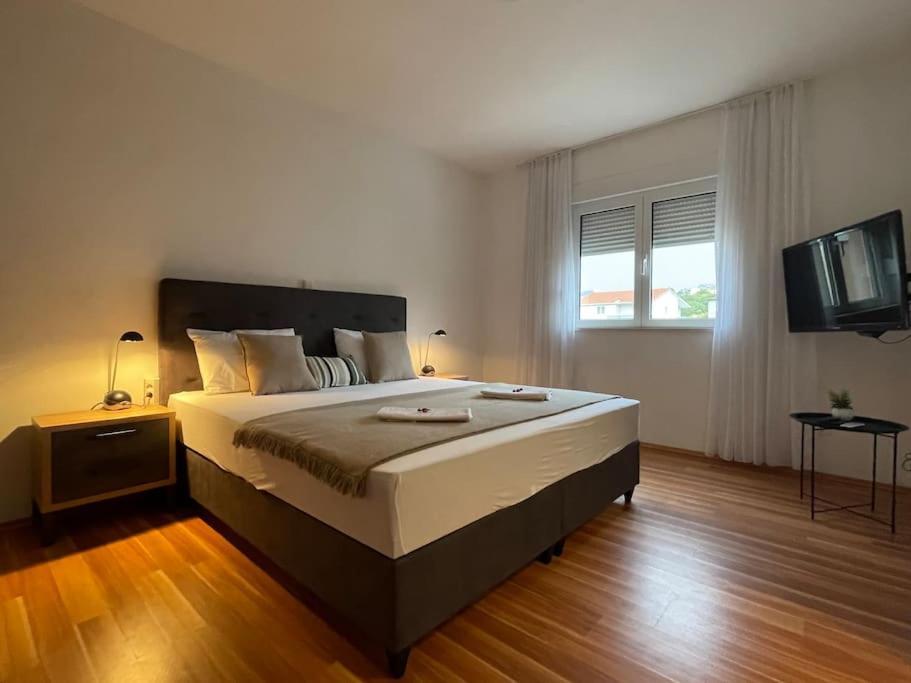 Apartman Apricot - Stilvolles Grosses Haus Mit Kuehlem Garagenparkplatz