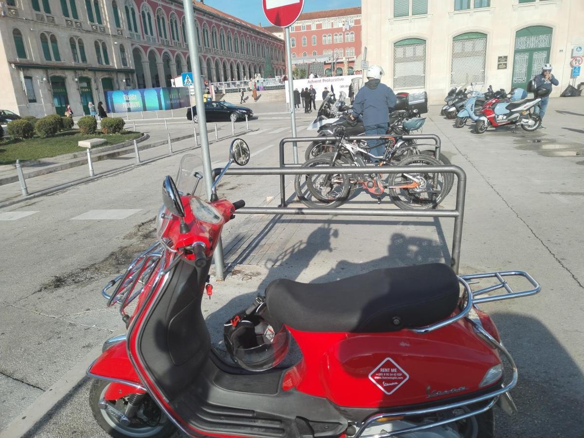 Vespa & Jacuzzi Split