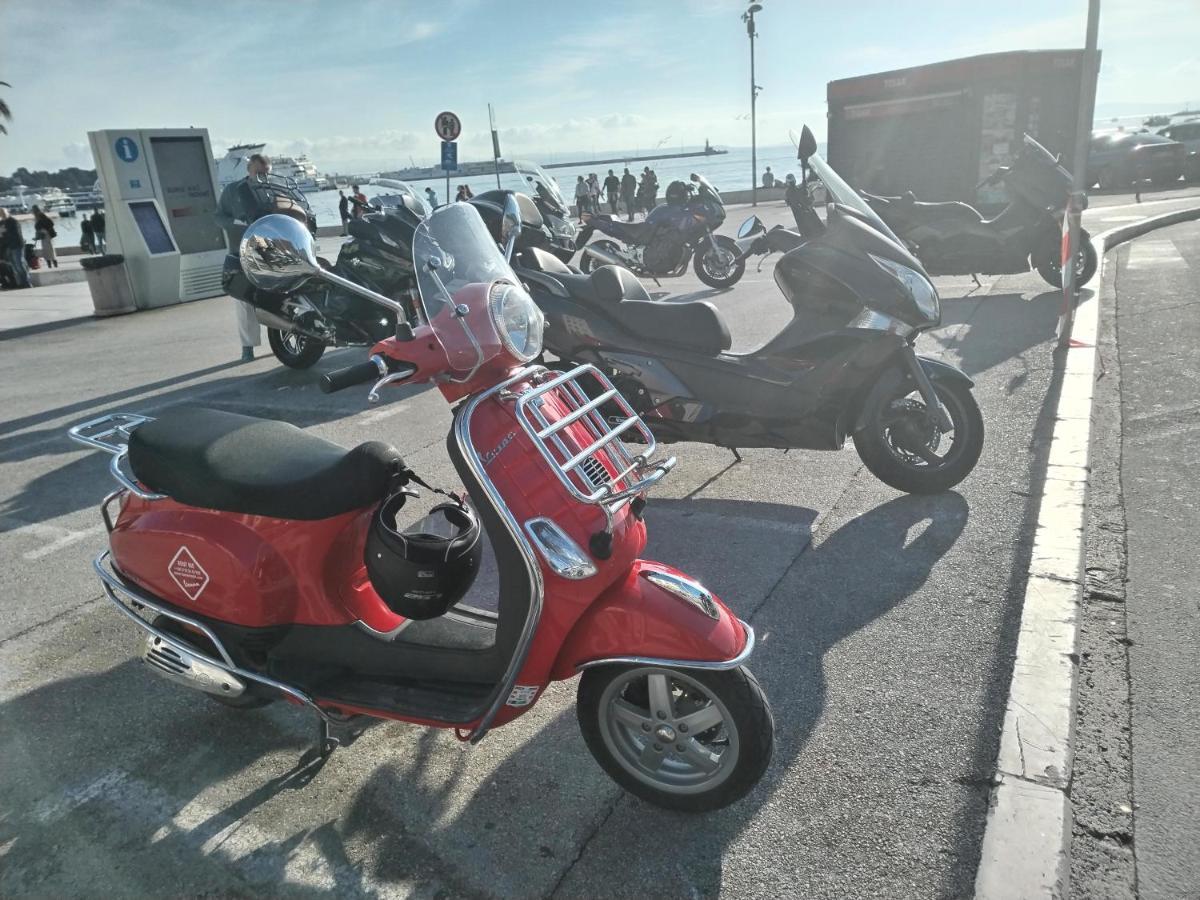 Vespa & Jacuzzi * Split
