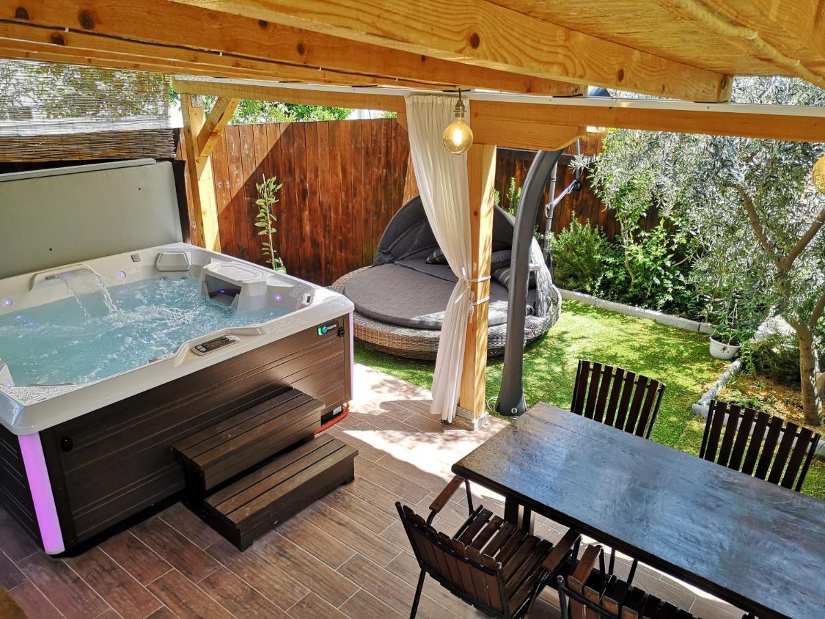 Vespa & Jacuzzi Split