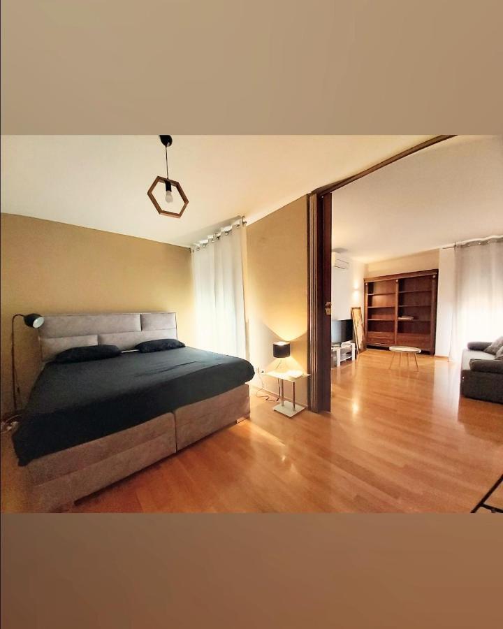 Beautiful Large Apartment, Walk To Beach *