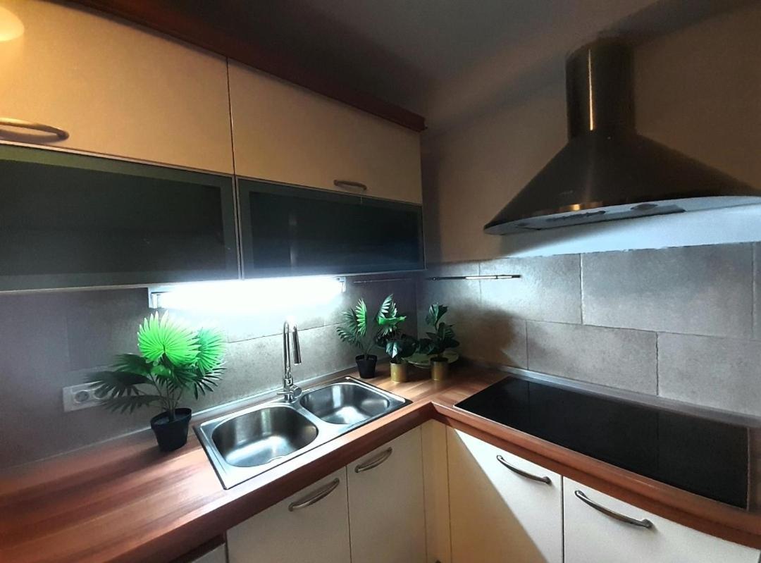 Apartment Beautiful Large Apartment, Walk To Beach