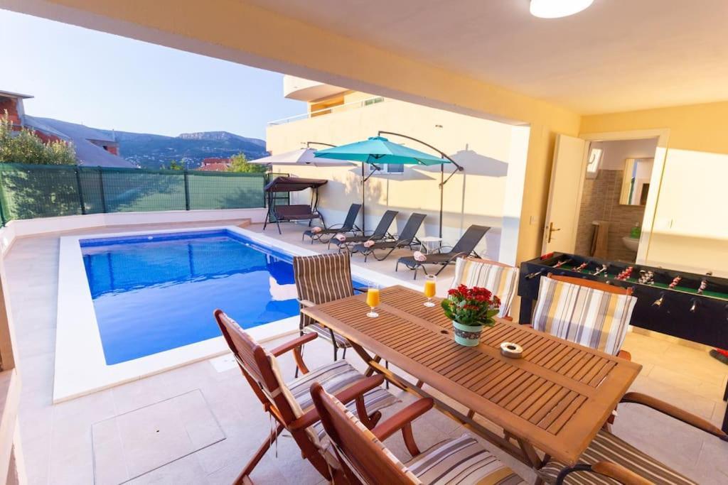 Renata + Private Swimming Pool In Apartment